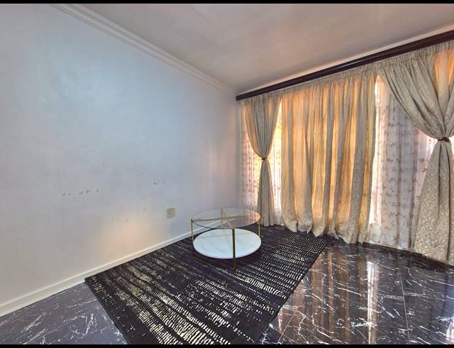5 BEDROOM HOUSE TO LET IN BRENTHURST